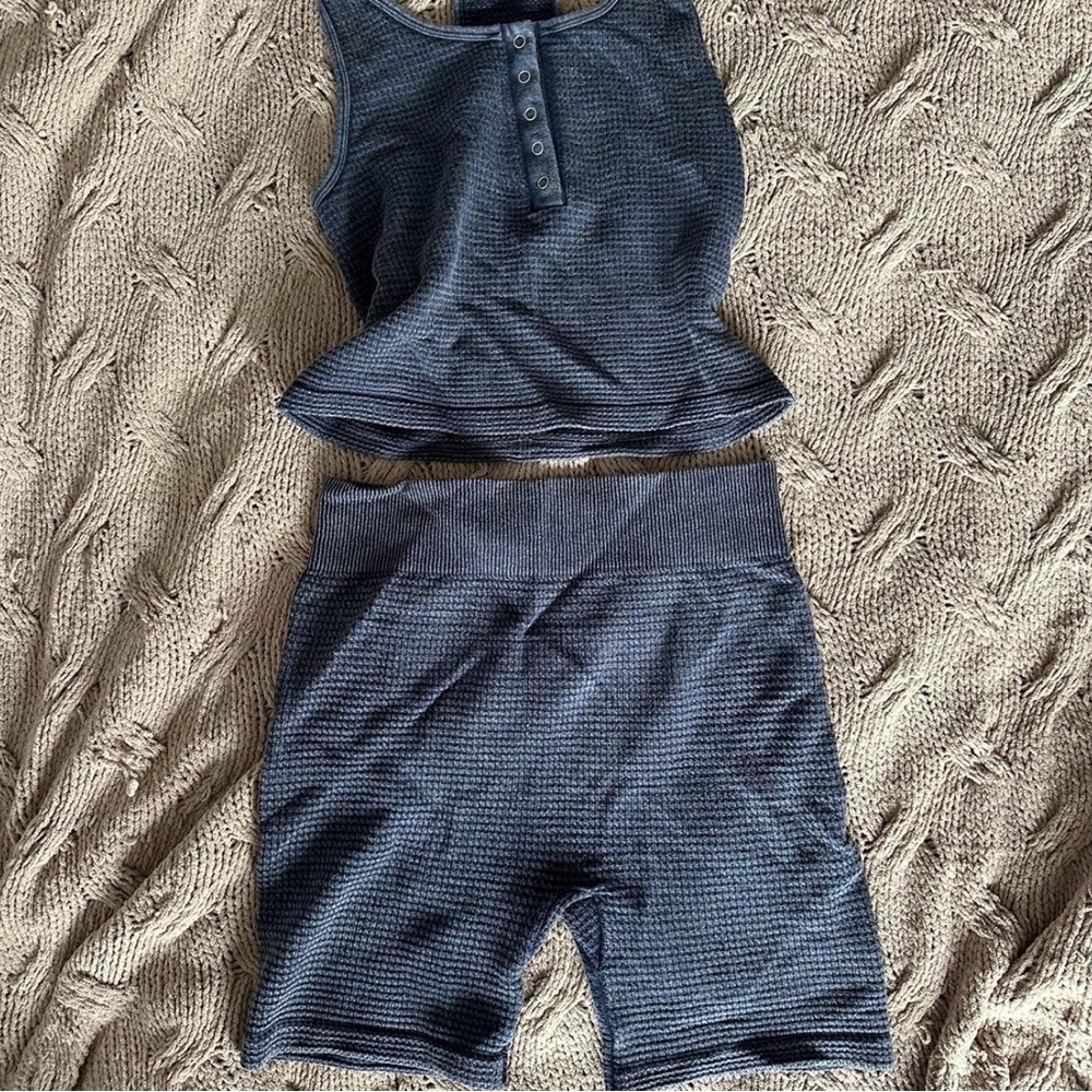 Blue Ribbed Tank Top and Shorts - Picture 4 of 4